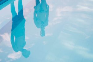 Discover the best products to clean your pool liner and keep it in perfect condition. Learn which one is ideal for your pool.
